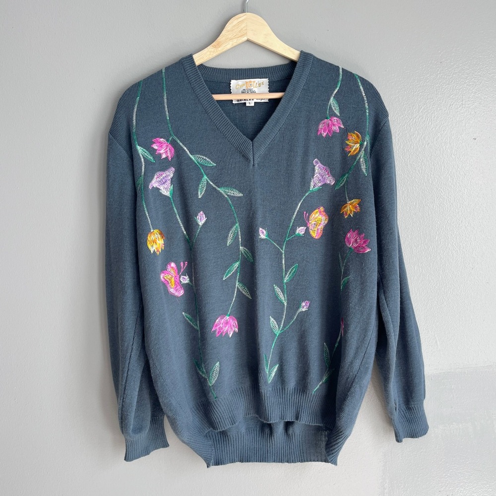 Vintage Cyn Les Designs Floral Embroidered V-Neck Acrylic Knit Sweater Blue L
